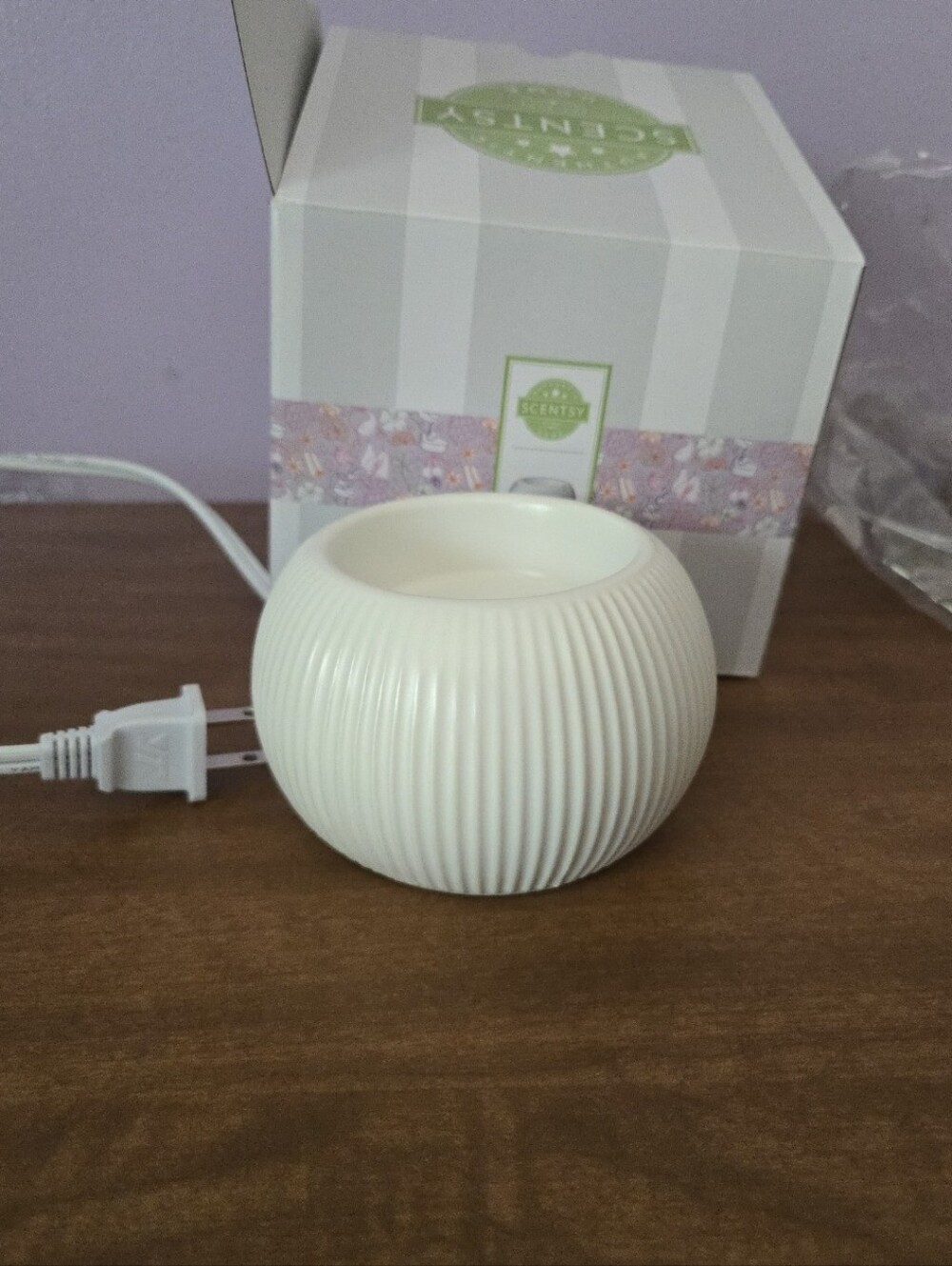 Scentsy White  Wax Warmer